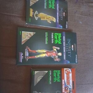 Marvel Metal Earth Iron Man and Infinity Gauntlet Models